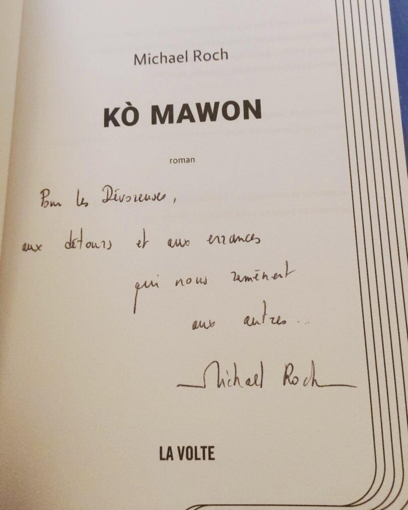 Page intérieur du livre Ko Mawon signé de l'auteur. Le texte dit : "Pour les Dévoreuses, aux détours et aux errances qui nous ramènent aux autre. Michael Roch".